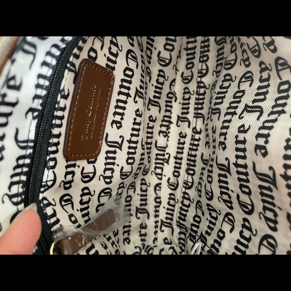 New Juicy Couture
Chestnut chino multi shoulder bag
New with tags 🤎 - Picture 3 of 6